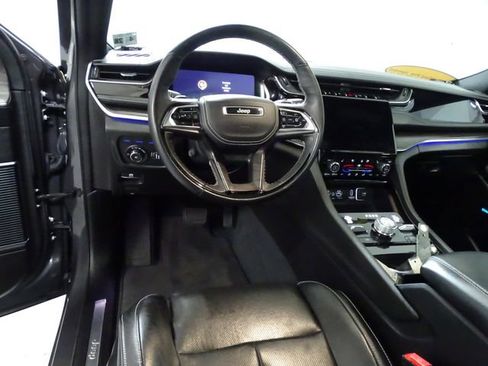 Certified 2023 Jeep Grand Cherokee Overland w/ Advanced Protech Group III AWD/4WD image 5