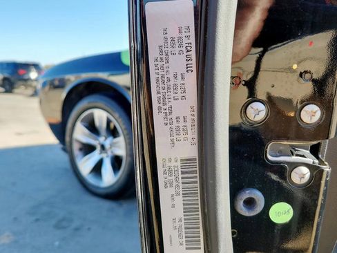 Used 2015 Dodge Challenger SXT image 16