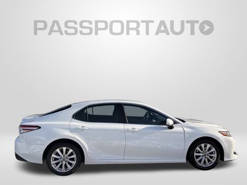 Used 2018 Toyota Camry LE image 7