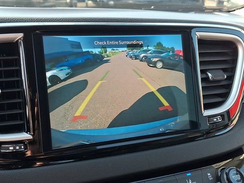 Used 2024 Chrysler Pacifica Touring-L FWD image 18