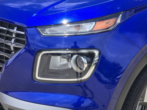 Used 2025 Hyundai Venue SEL FWD image 15
