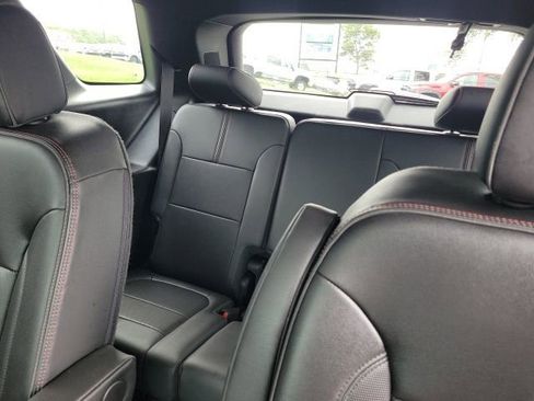 Used 2022 Chevrolet Traverse RS image 31
