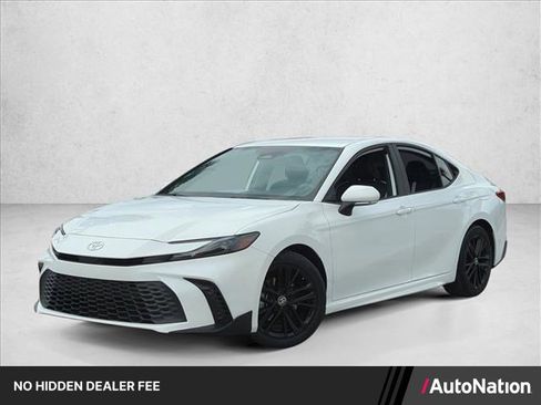 Certified 2025 Toyota Camry SE FWD image 1