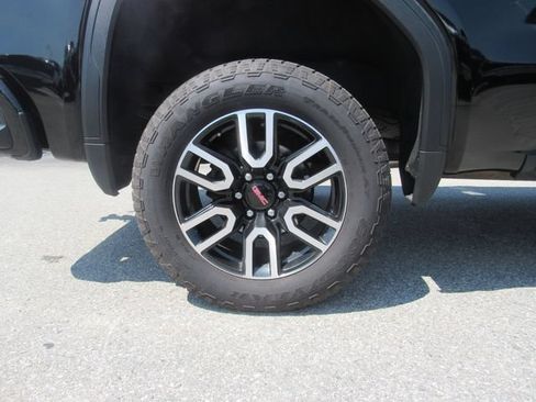 Used 2022 GMC Sierra 1500 AT4 w/ AT4 Premium Package AWD/4WD image 6