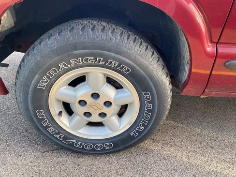 Used 2004 Chevrolet S10 Pickup LS AWD/4WD image 13