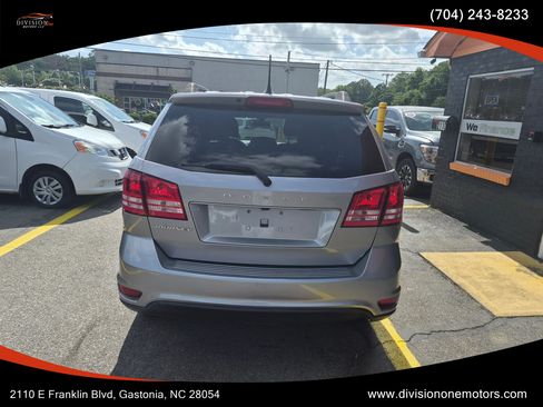 Used 2018 Dodge Journey SE w/ Blacktop Package FWD image 5