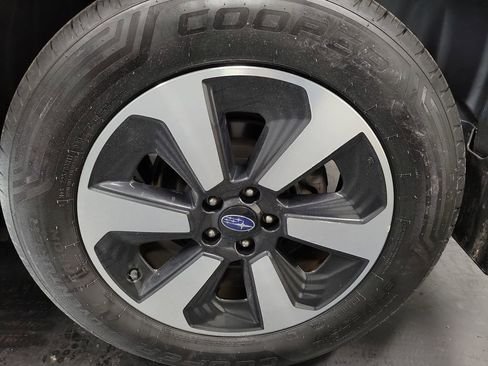 Used 2018 Subaru Forester 2.5i Premium w/ All-Weather Package image 11