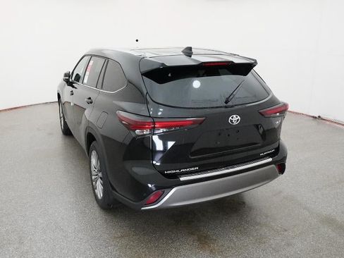 New 2026 Toyota Highlander Platinum AWD/4WD image 6