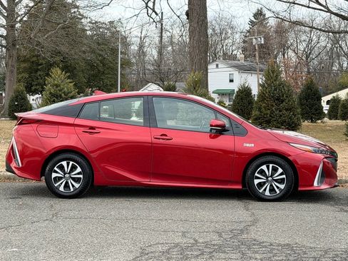 Used 2018 Toyota Prius Prime Plus image 5