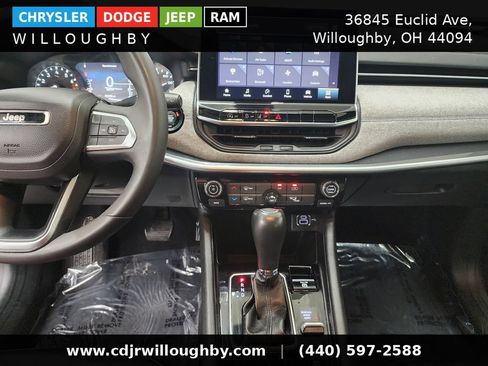 Used 2024 Jeep Compass Latitude AWD/4WD image 19