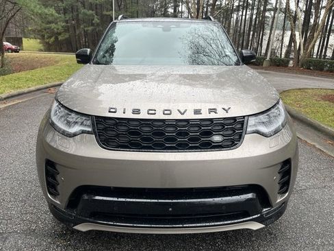 Certified 2025 Land Rover Discovery Dynamic SE image 3