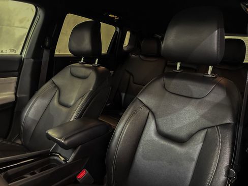 Used 2025 Jeep Compass Limited AWD/4WD image 13