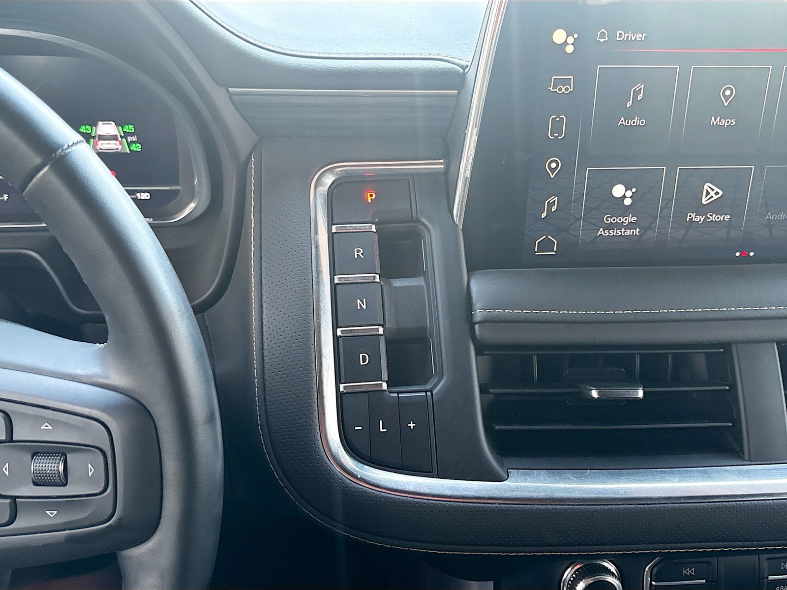 Used 2024 GMC Yukon SLT w/ SLT Luxury Package RWD image 16
