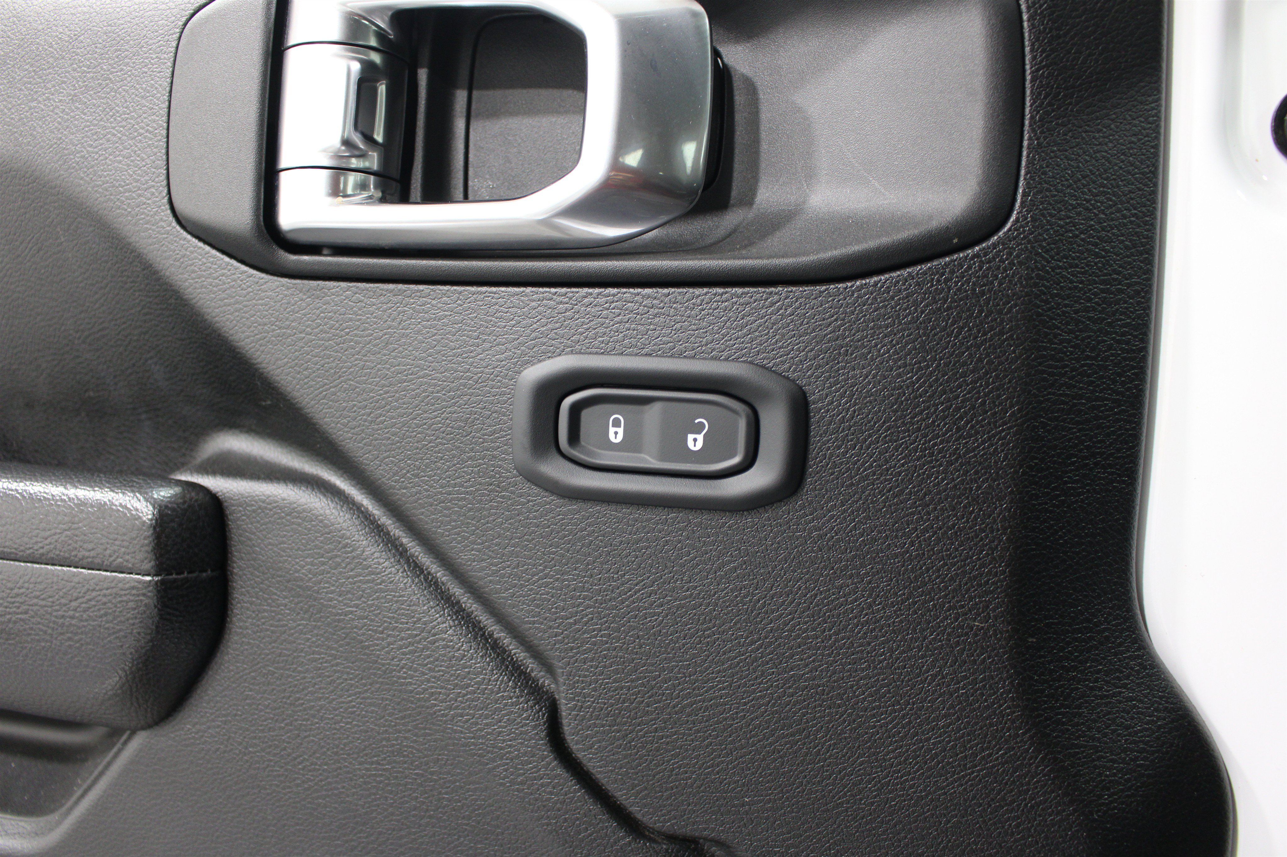 Used 2025 Jeep Gladiator Sport AWD/4WD image 7