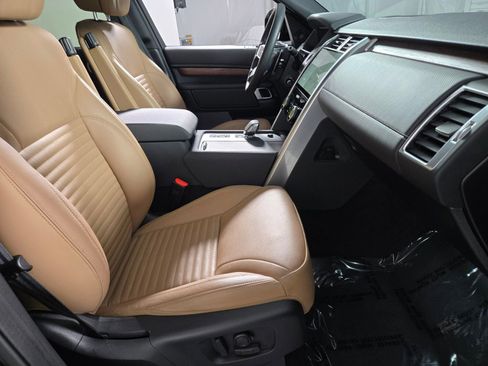 Used 2025 Land Rover Discovery Dynamic SE image 18