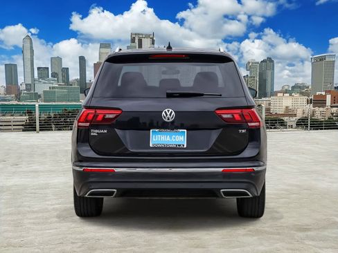 Used 2018 Volkswagen Tiguan SEL Premium FWD image 5
