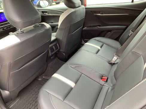 Used 2025 Toyota Camry SE image 14