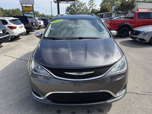 Used 2020 Chrysler Pacifica Limited FWD image 2