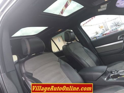 Used 2017 Ford Explorer XLT w/ XLT Technology Feature Bundle AWD/4WD image 41
