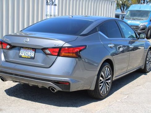 Used 2024 Nissan Altima 2.5 SV w/ SV Premium Package FWD image 5