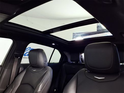 Used 2022 Cadillac XT4 Premium Luxury w/ Cold Weather Package image 15