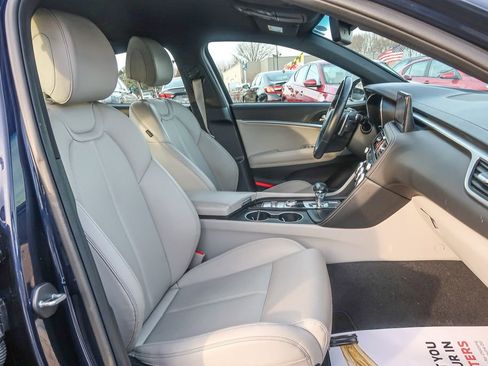 Used 2023 Genesis G70 2.0T image 18