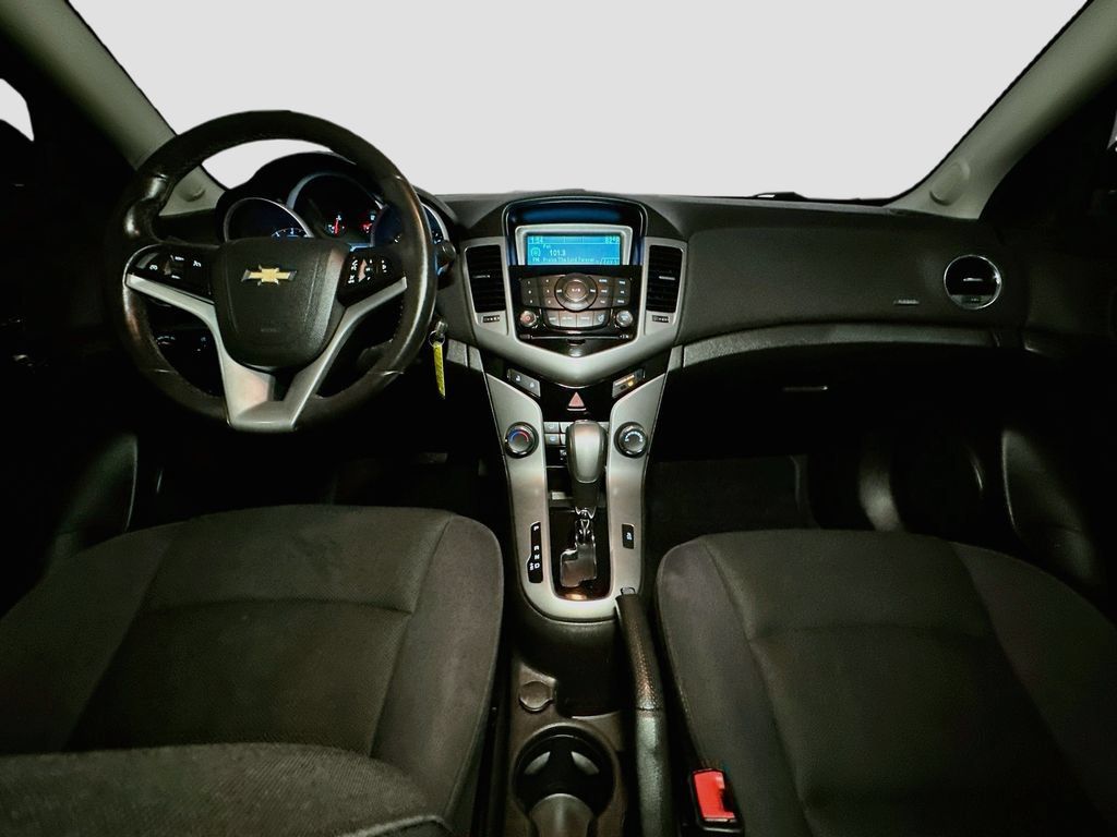 Used 2014 Chevrolet Cruze LT FWD image 9