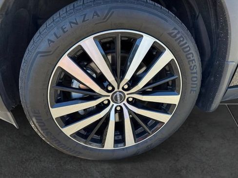 Used 2023 Nissan Pathfinder Platinum w/ Black Appearance Package AWD/4WD image 9