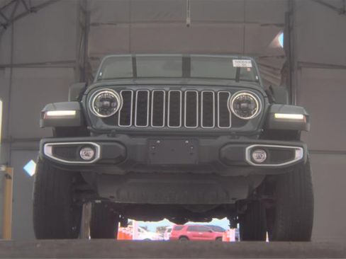 Used 2025 Jeep Wrangler Unlimited Sahara w/ Safety Group AWD/4WD image 4