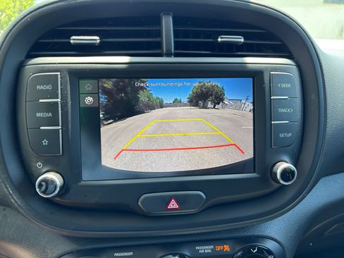 Used 2025 Kia Soul LX w/ LX Technology Package FWD image 19