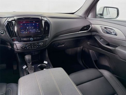 Used 2023 Chevrolet Traverse LT image 23