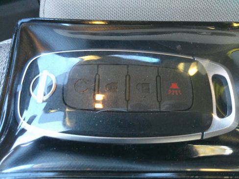 Used 2023 Nissan Rogue SV image 48