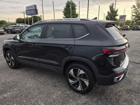 New 2026 Volkswagen Taos SE AWD/4WD image 12