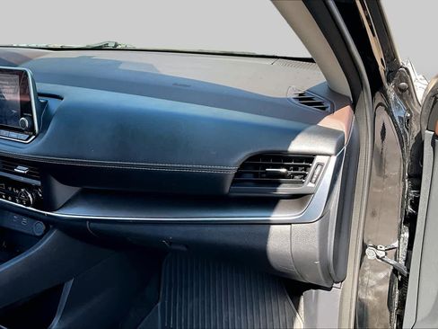 Certified 2023 Nissan Rogue SV w/ SV Premium B Package FWD image 17