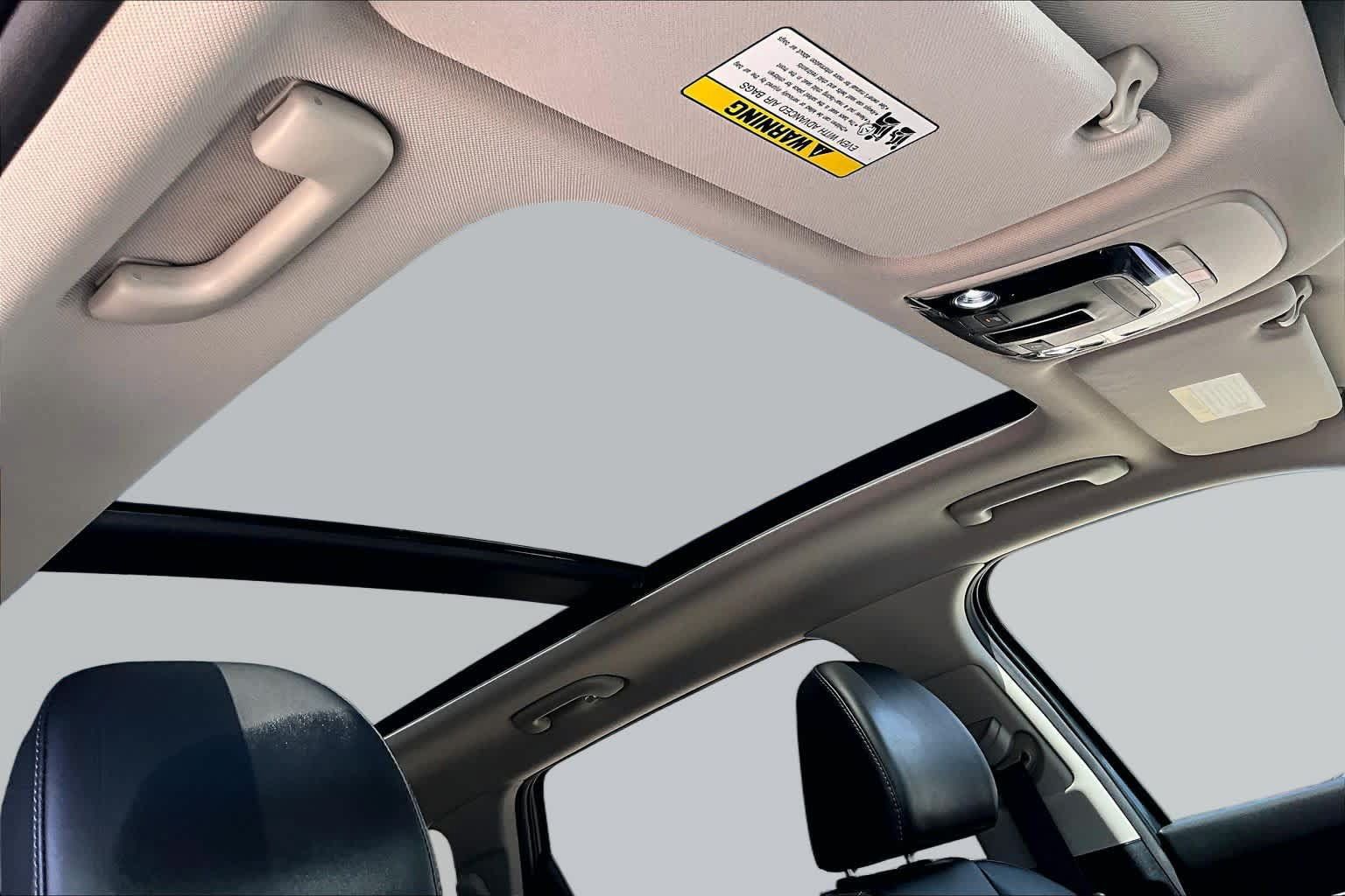 Used 2024 Kia Sorento S w/ Panoramic Sunroof Package FWD image 13