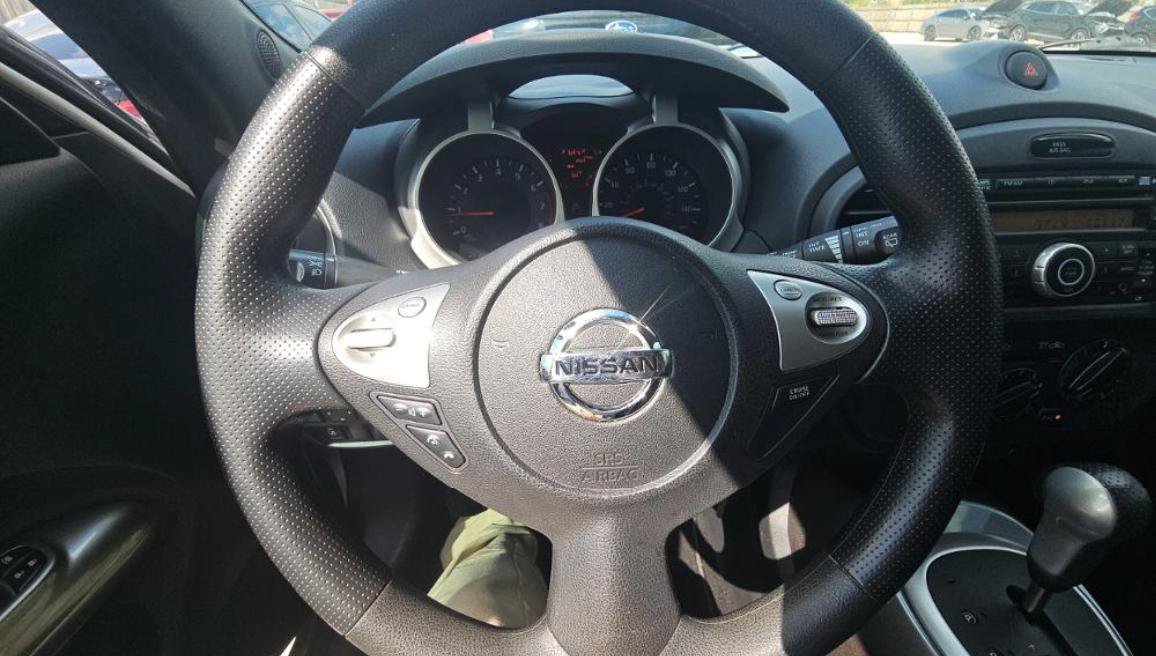 Used 2014 Nissan Juke S FWD image 12