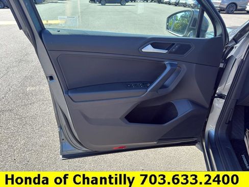 Used 2021 Volkswagen Tiguan SE w/ 3rd Row Seat Package AWD/4WD image 18