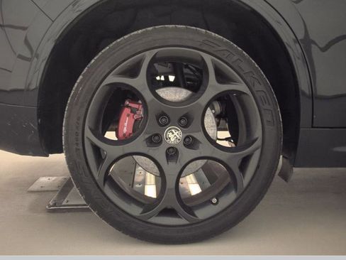 Used 2022 Alfa Romeo Stelvio Veloce image 6