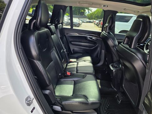 Used 2018 Volvo XC90 T5 Momentum w/ Convenience Package image 17