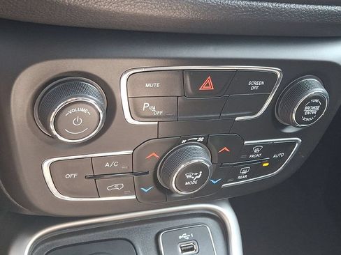 Used 2020 Jeep Compass Latitude w/ Popular Equipment Group AWD/4WD image 16