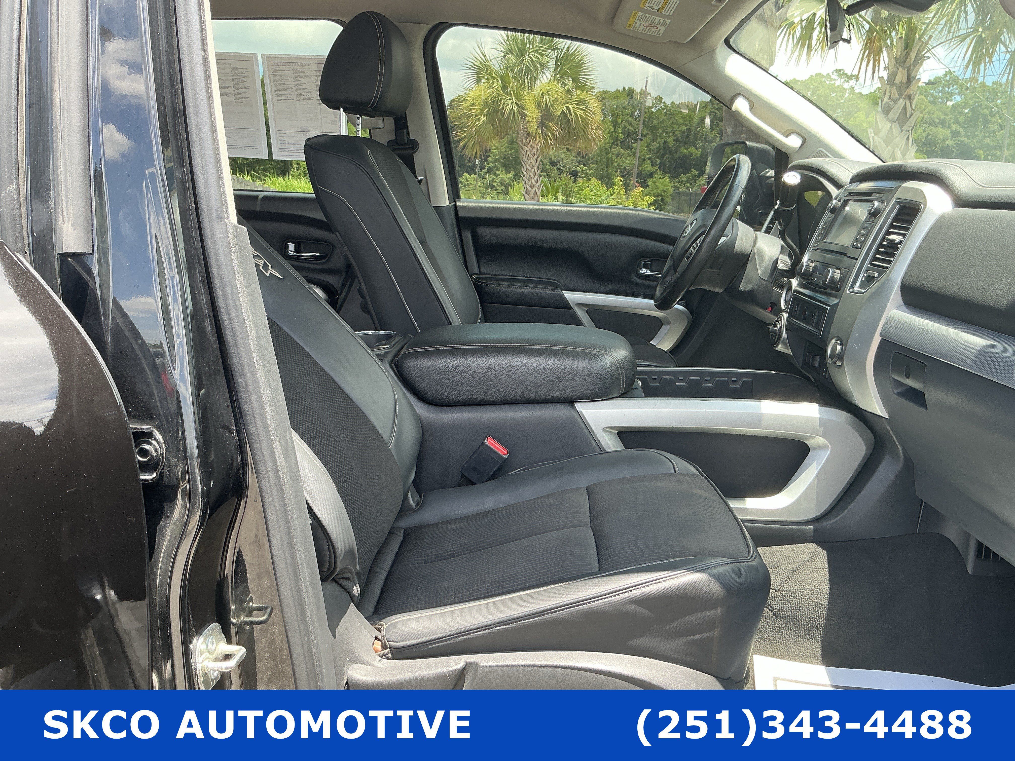 Used 2017 Nissan Titan PRO-4X AWD/4WD image 10