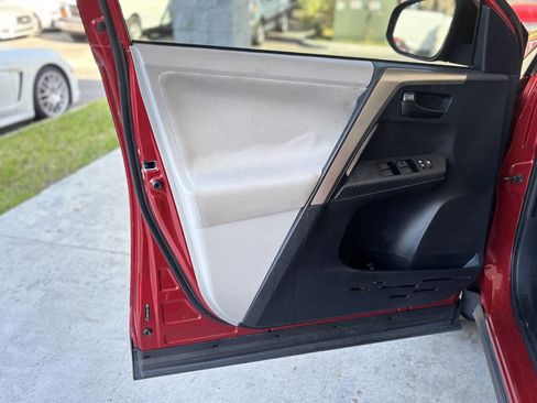 Used 2013 Toyota RAV4 XLE image 12