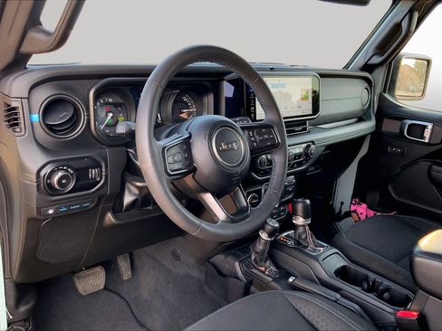 Used 2024 Jeep Wrangler Unlimited Rubicon 4xe w/ Convenience Group AWD/4WD image 18