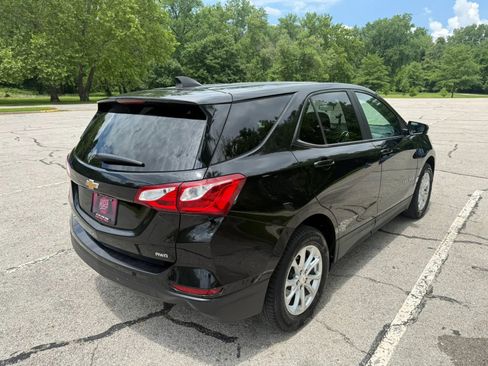 Used 2021 Chevrolet Equinox LS w/ LS Convenience Package AWD/4WD image 5