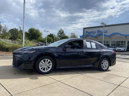 Used 2025 Toyota Camry LE FWD image 7