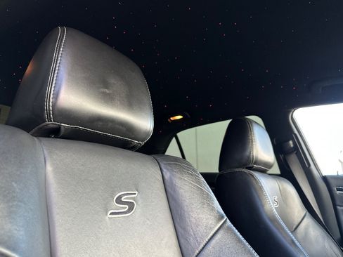 Used 2018 Chrysler 300 S RWD image 19