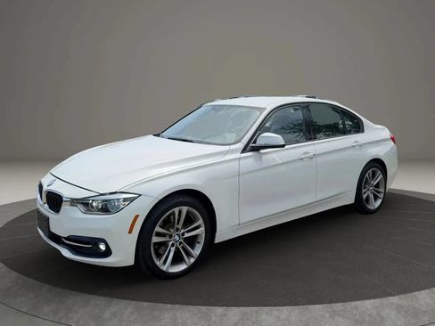 Used 2018 BMW 330i xDrive Sedan AWD/4WD image 3
