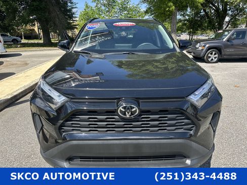 Used 2022 Toyota RAV4 XLE w/ Convenience Package image 8