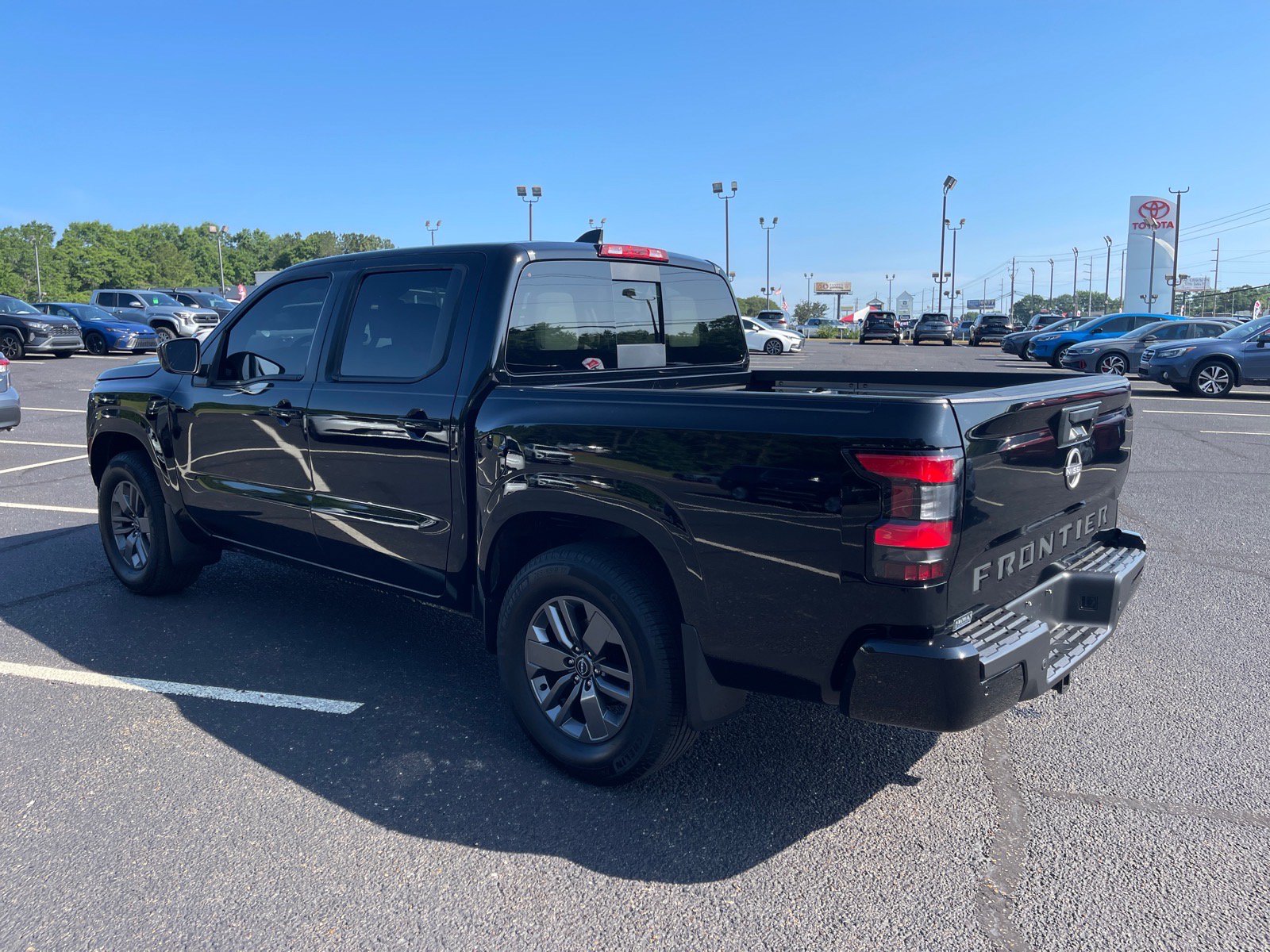 Used 2025 Nissan Frontier SV w/ SV Convenience Package RWD image 14