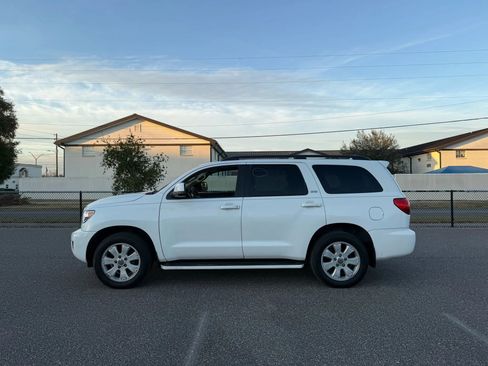Used 2010 Toyota Sequoia SR5 image 5